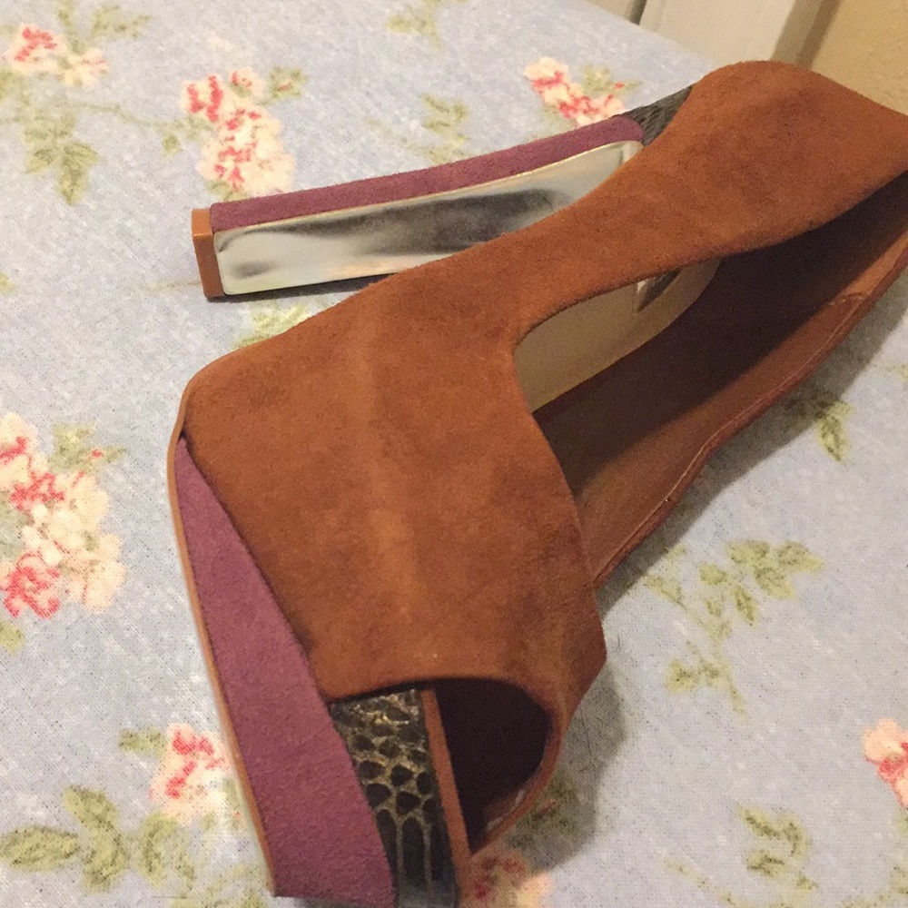Shoes - Picture 3 of 5